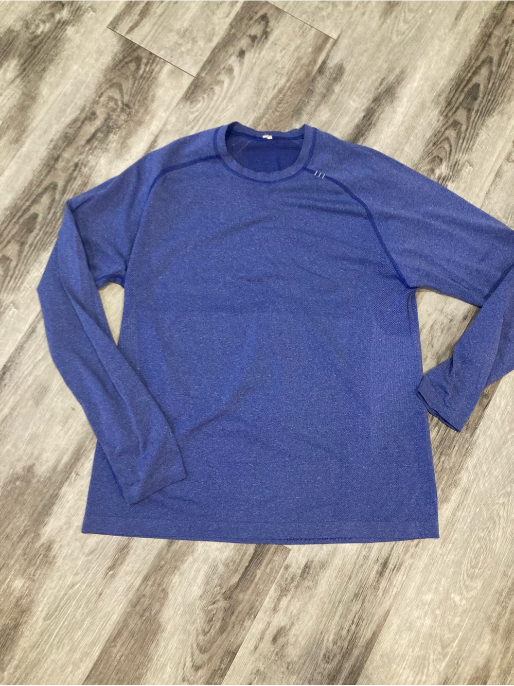 Men’s LULULEMON long sleeve top size Large